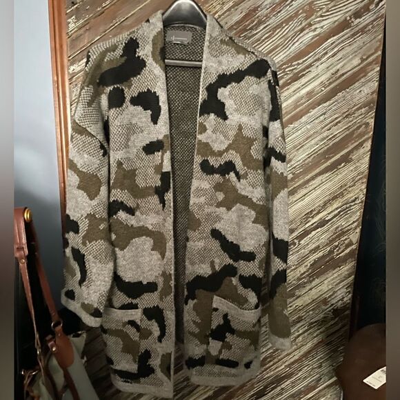 Anthropologie Vera Camo Cardigan - Picture 3 of 8